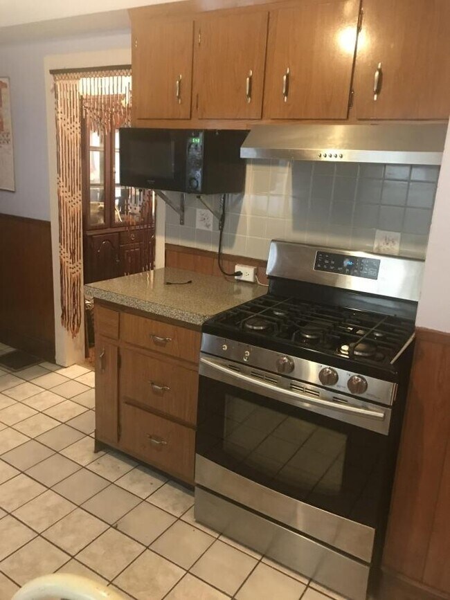 Building Photo - 3 bedroom in Medford MA