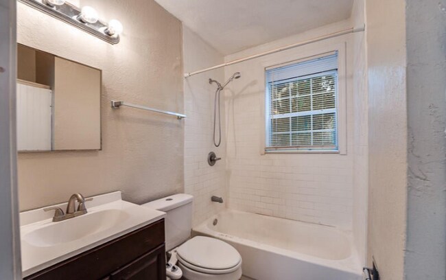 Baño - 4842 Louisa Ter