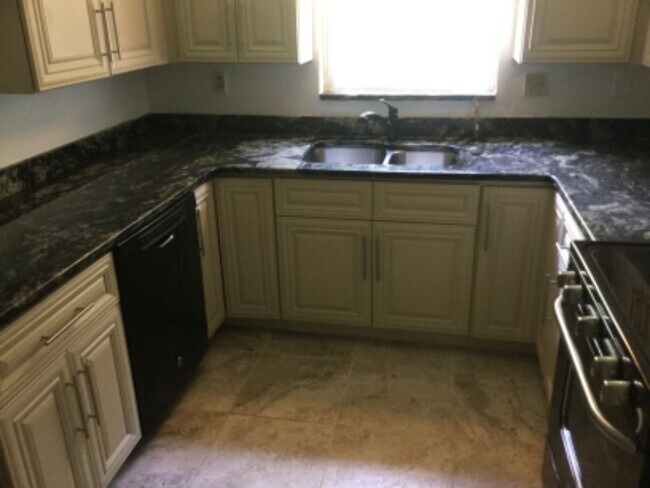 Foto del edificio - 10924 124th Ave N