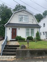 Building Photo - 2 Cedar Ln