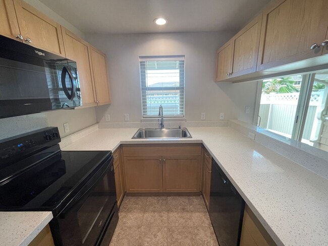 Building Photo - Kahoma Village 3 Bedroom Townhome