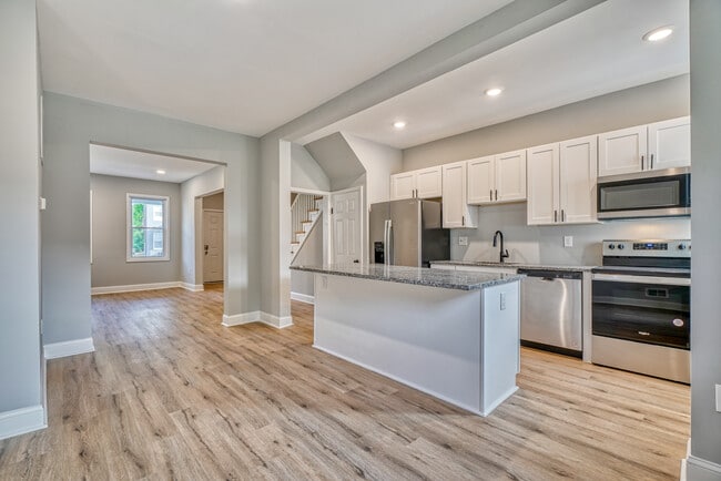 Building Photo - 2631 Loyola Northway