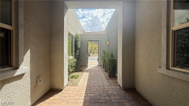 Building Photo - 6208 Petroglyph Ave