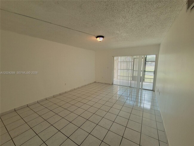 Building Photo - 13701 Kendale Lakes Cir