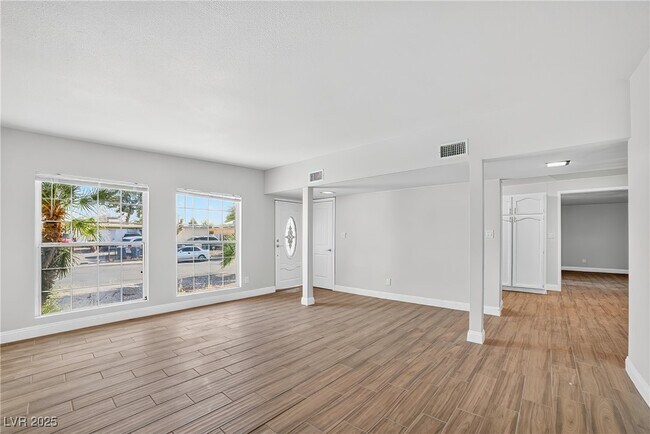 Foto del edificio - 3616 Chevy Chase Ave
