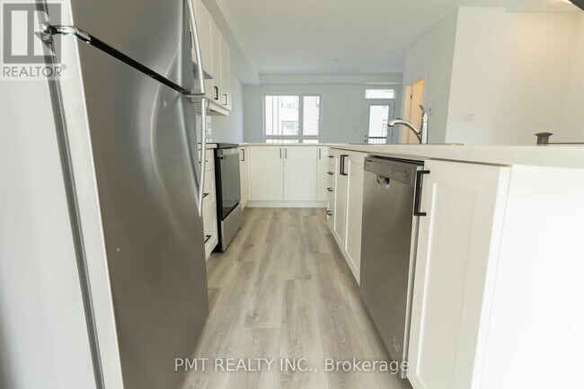 Building Photo - 31 Bateson St