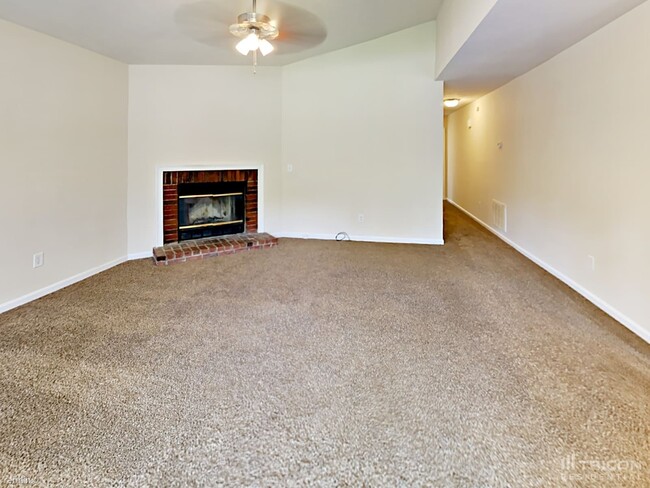 Building Photo - 10 Willow Trail