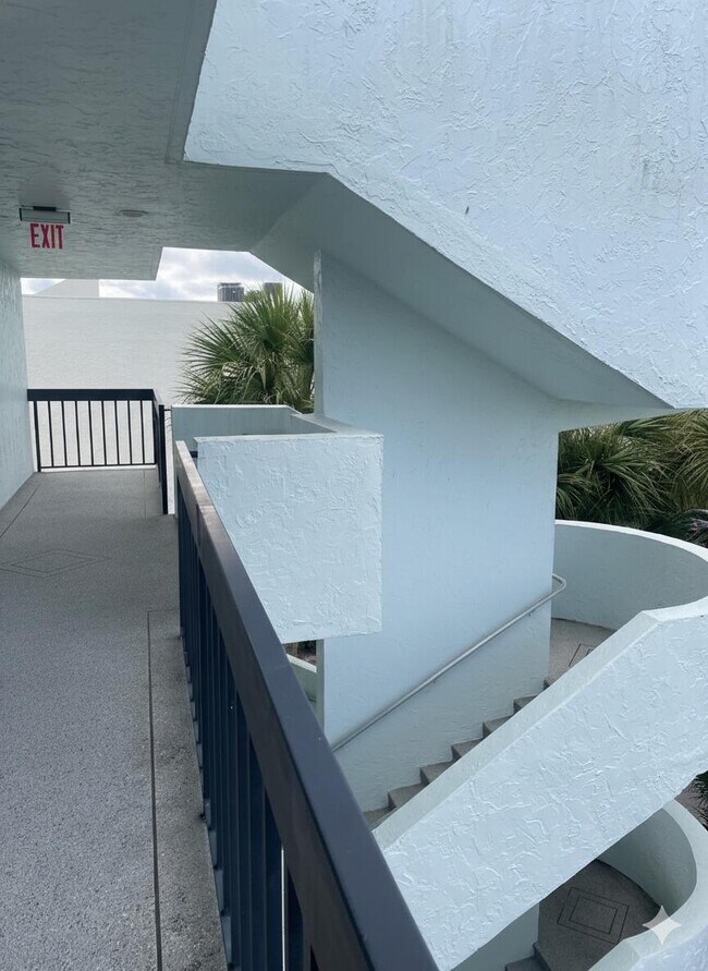 Foto del edificio - 6698 10th Ave N