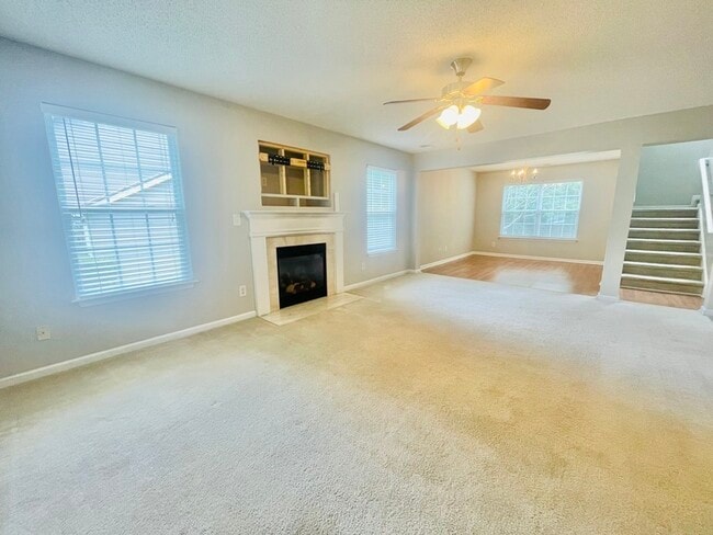 Building Photo - 528 River View Dr