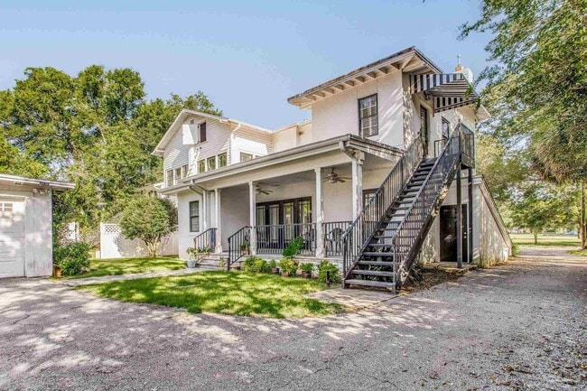 Building Photo - 1515 E Lakeview Ave