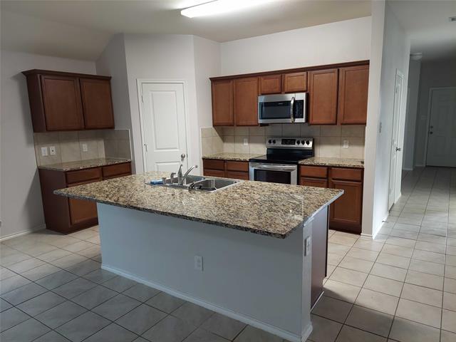 Foto del edificio - 3200 Emerson Rd