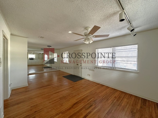 Building Photo - 3 Bedroom 1.5 Bath with Office Space!