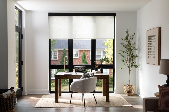 Foto del edificio - 600 E Henry Clay St