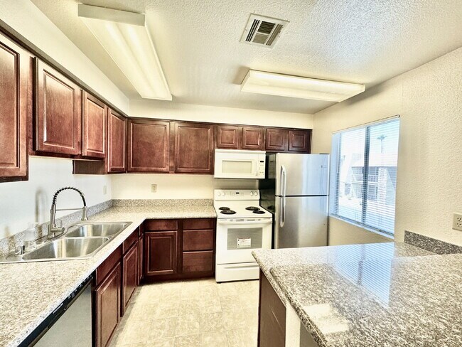 Foto del edificio - Las Vegas Guard-Gated Condo for Rent | 2 Bedroom Upstairs Unit | River Glen Community