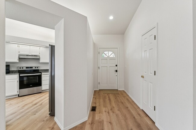 Building Photo - 5360 N Noble Fir Ave
