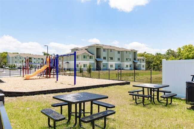 Foto del edificio - 8247 Tanager Sq