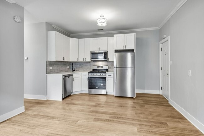 Photo - Gorgeous, Updated Duplex 2bd/2bth, Wicker Park Avail 5/1 Apartment