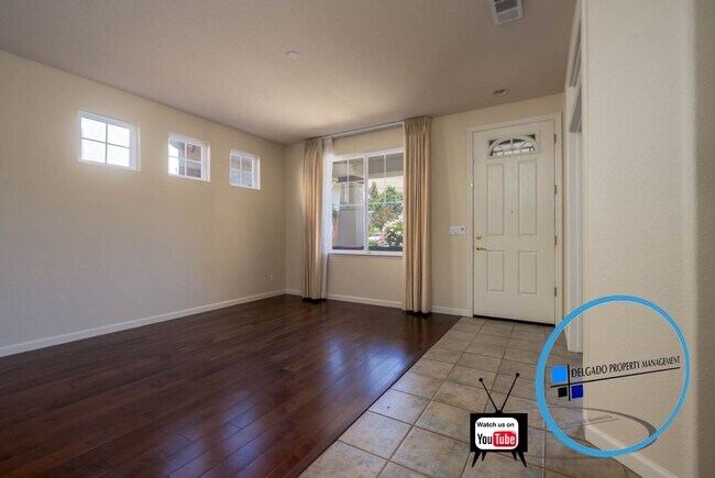 Building Photo - North Vallejo Home Available Now!
