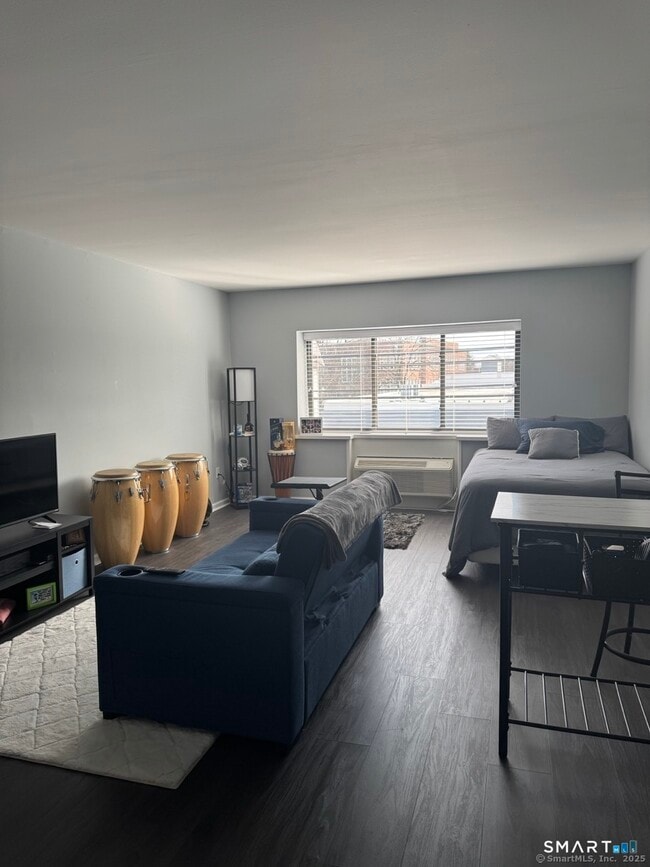 Building Photo - 7 Winfield St