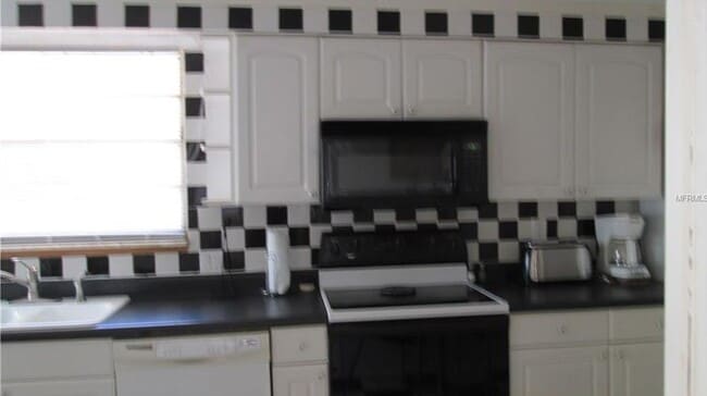 Building Photo - 410 28th St W