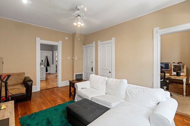 Foto del edificio - 1421 W Fletcher St