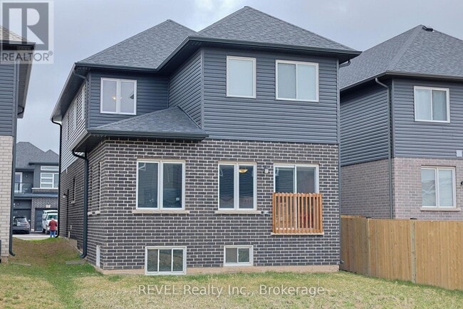Building Photo - 16 McLaughlin St