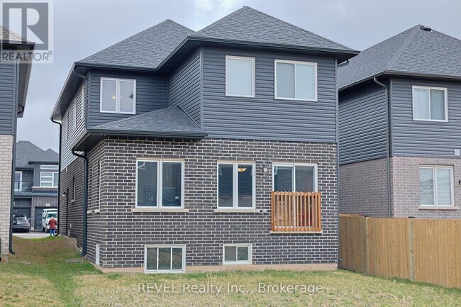 Photo du bâtiment - 16 McLaughlin St