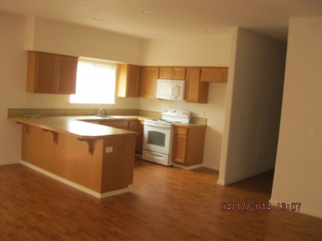 Foto del edificio - APPLICATION PENDING - 2222 Jakob Ave. La G...