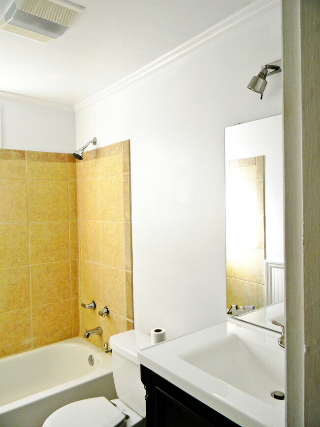 Bathroom - 1116 NW 4th Ave