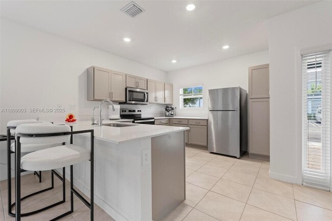 Building Photo - 377 NE 1st Ave