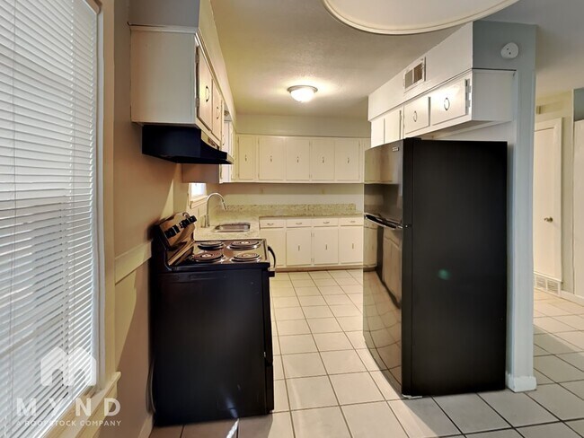 Foto del edificio - 2545 Eastbrook Dr