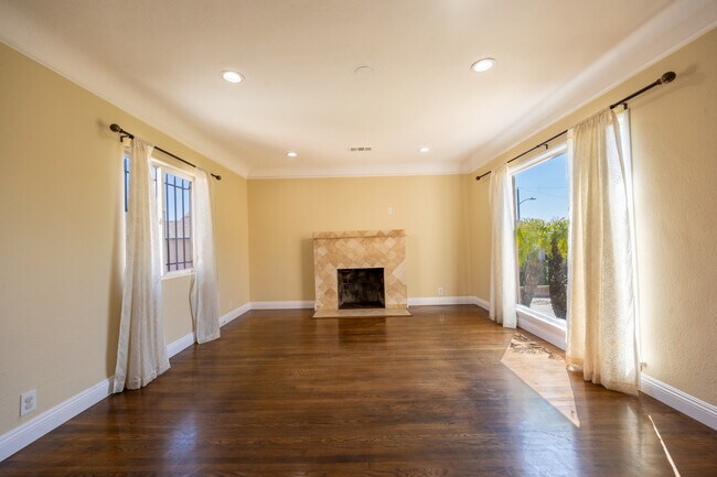 Building Photo - 1404 Overhill Dr