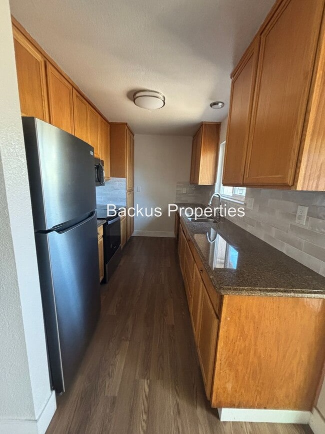 Building Photo - Updated three-bedroom unit in North Salinas