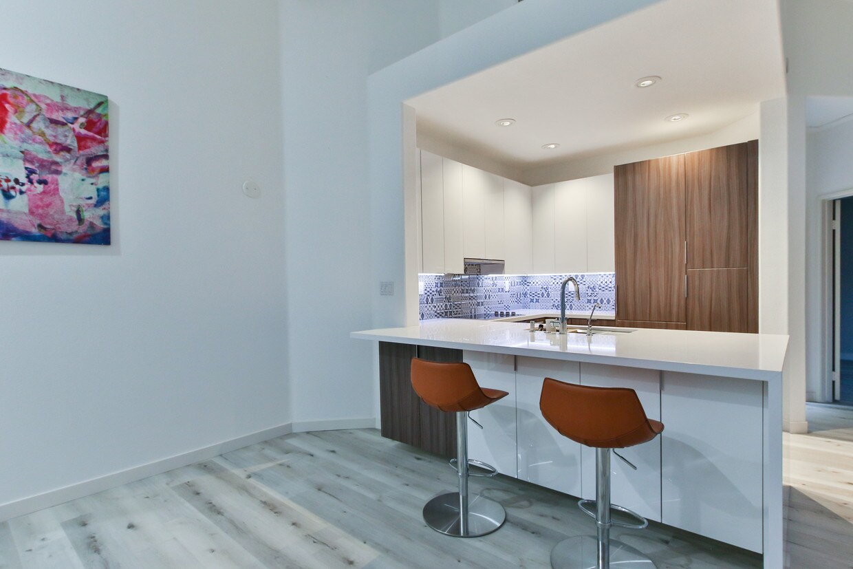 5562 Renaissance Ave San Diego Ca 92122 Condo For Rent In San Diego Ca Apartments Com