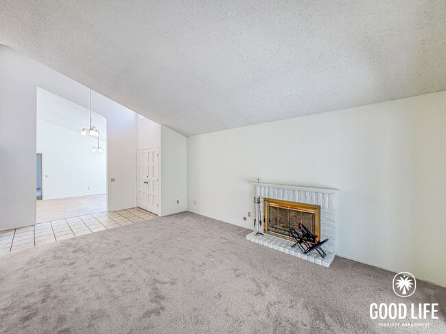 Building Photo - Spacious 3BD/2BA Home in Carlsbad with Community Pool, 2-Car Garage & In-Unit Laundry