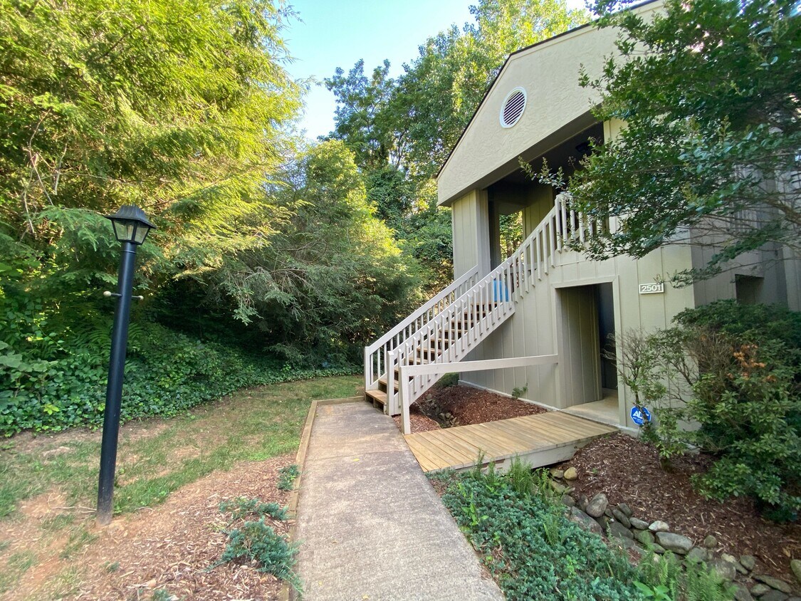 2502 Vineyard Blvd Unit 2502, Asheville, NC 28805 Condo for Rent in
