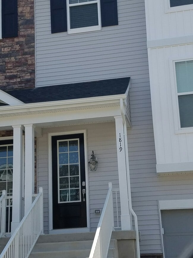 Building Photo - 1819 Boulder Dr