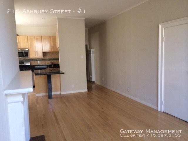 Building Photo - 215 Ashbury St