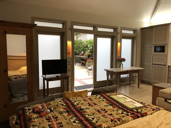 1134 Stanford St, Santa Monica, CA 90403 Apartments