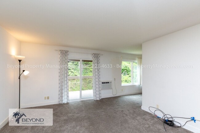 Building Photo - CHARMING JUNIOR 1-BEDROOM END UNIT IN HIGH...