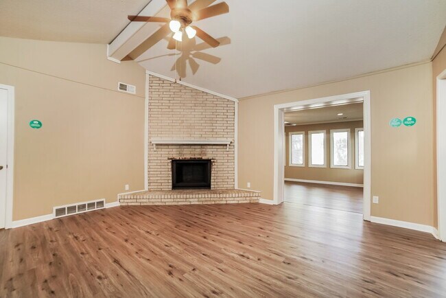 Foto del edificio - 5276 Kimbark Woods Dr