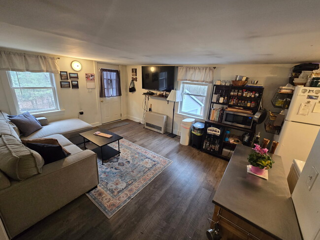 Building Photo - 44 Roebuck Ave