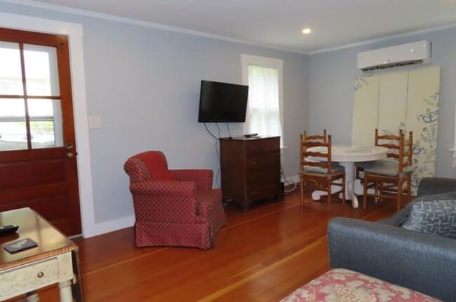 Building Photo - **Winter Rental** Fully Furnished, Beautif...