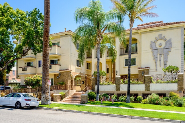 Building Photo - 540 E Angeleno Ave