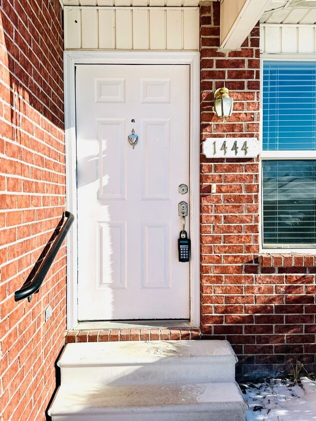 Primary Photo - 1444-1446 N Dawn Drive