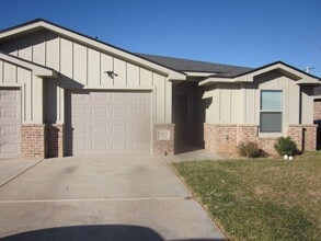 Building Photo - 1102 Caprock St