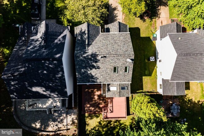 Foto del edificio - 17 Sharon Ln