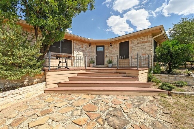 Foto del edificio - 1045 Hidden Hills Dr