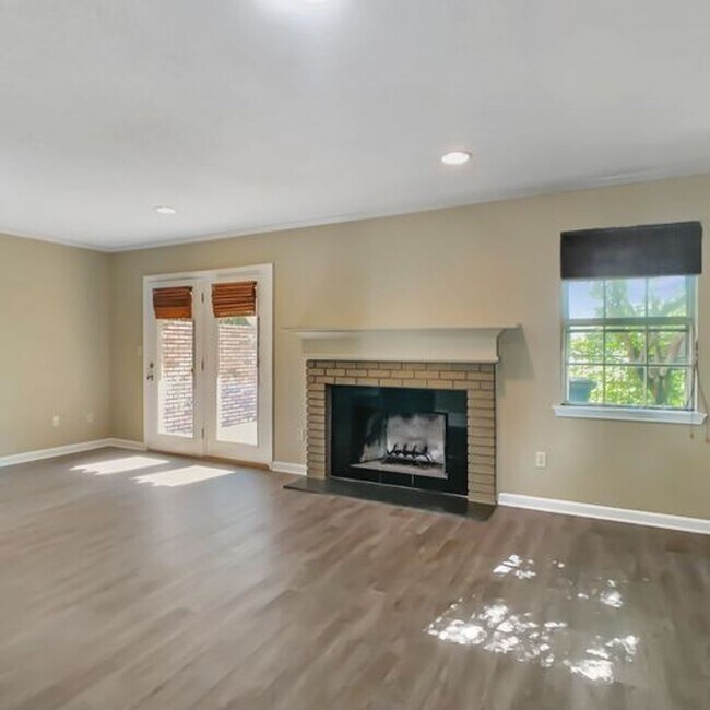 Foto del edificio - Cozy 3 Bed 2 Bath Available Fall 2025!