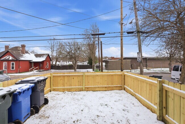 Foto del edificio - 308 E 7th St